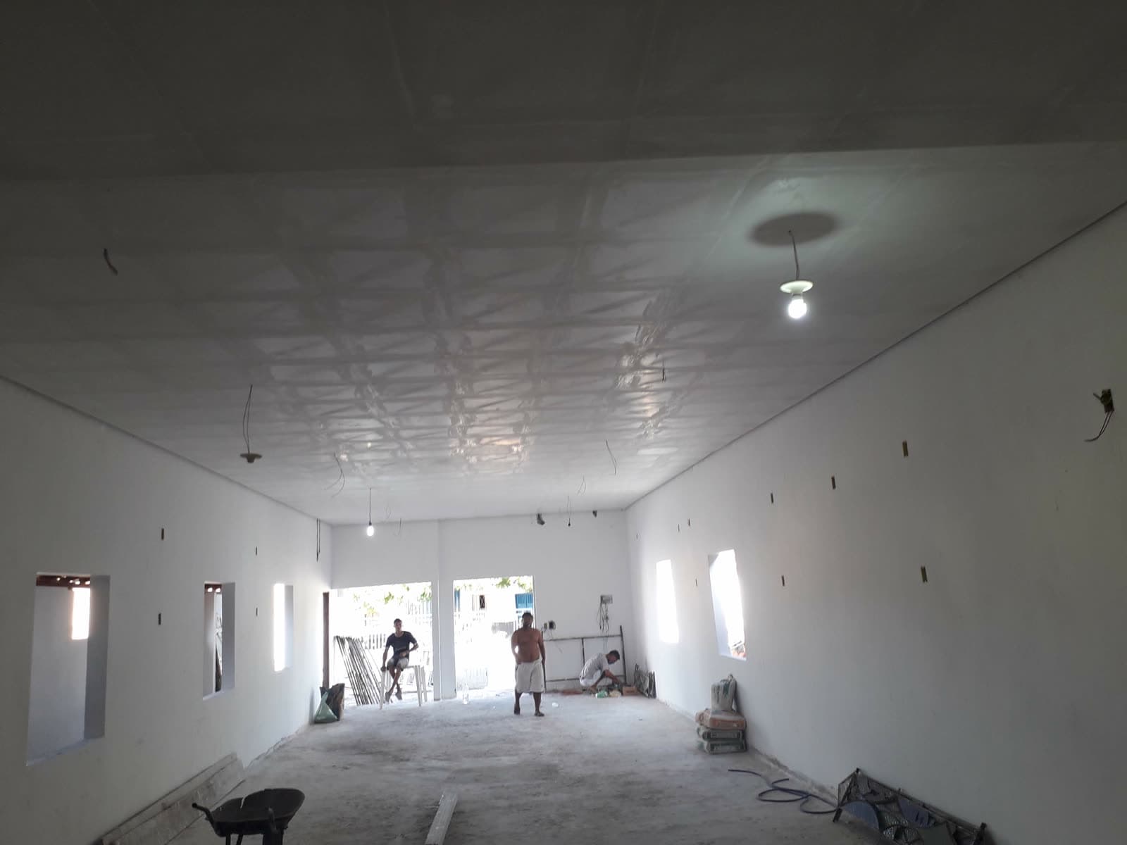 Forro de gesso em salão comercial