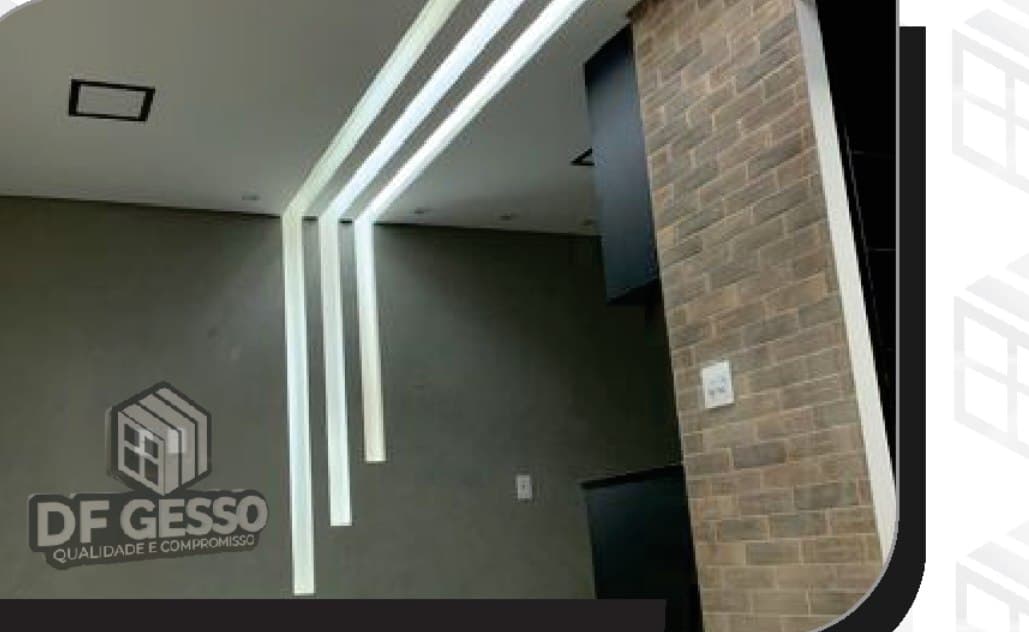 Canal linear de iluminação embutida no teto de gesso